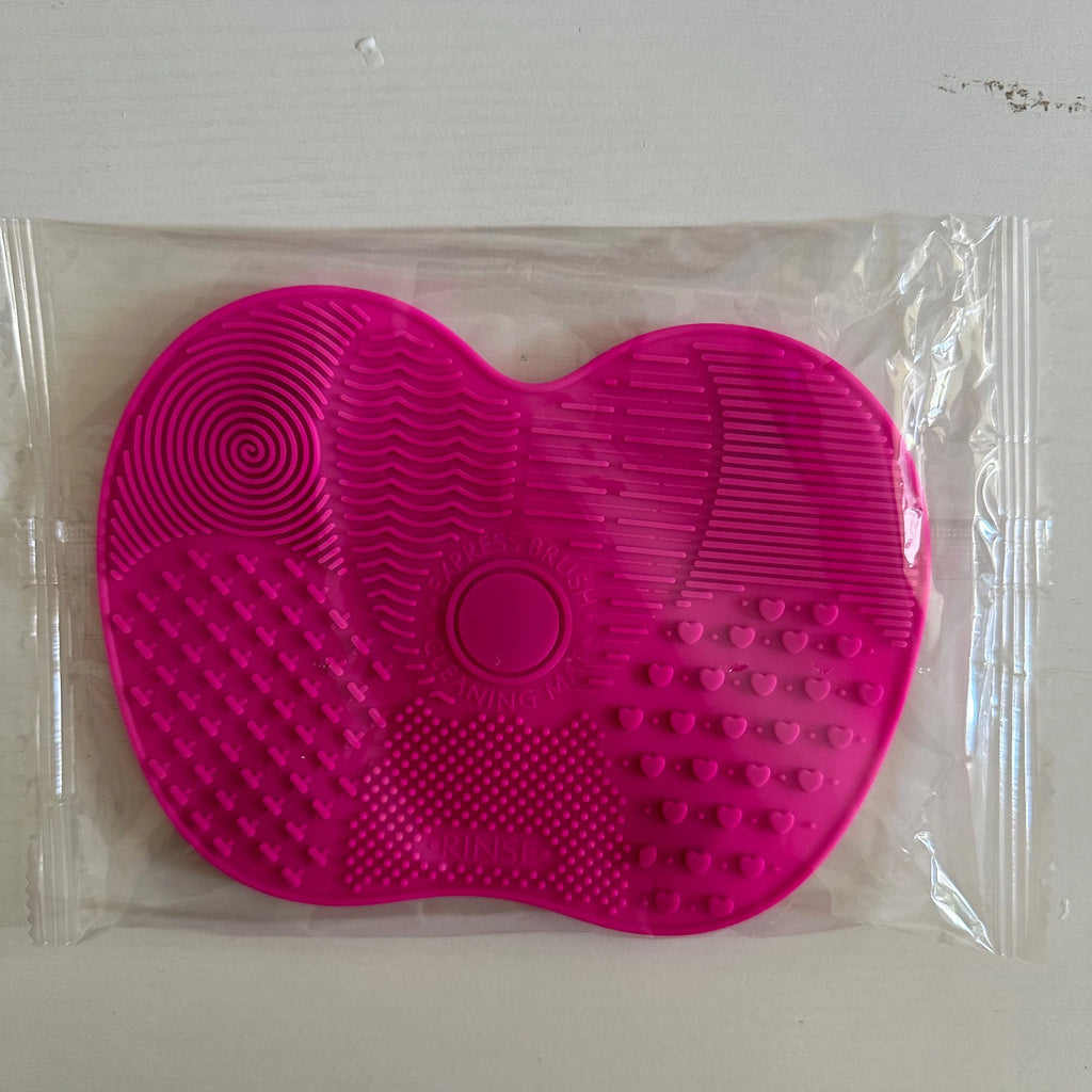 Silicone Apple Scrub Pad with Suction Cup Powder Puff Scrub Pad Beauty Tool Scrub Pad Makeup Brush Cleaning Tool